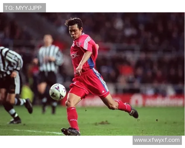 足球明星脱下球衣背后的意义与赛场内外的独特瞬间解析